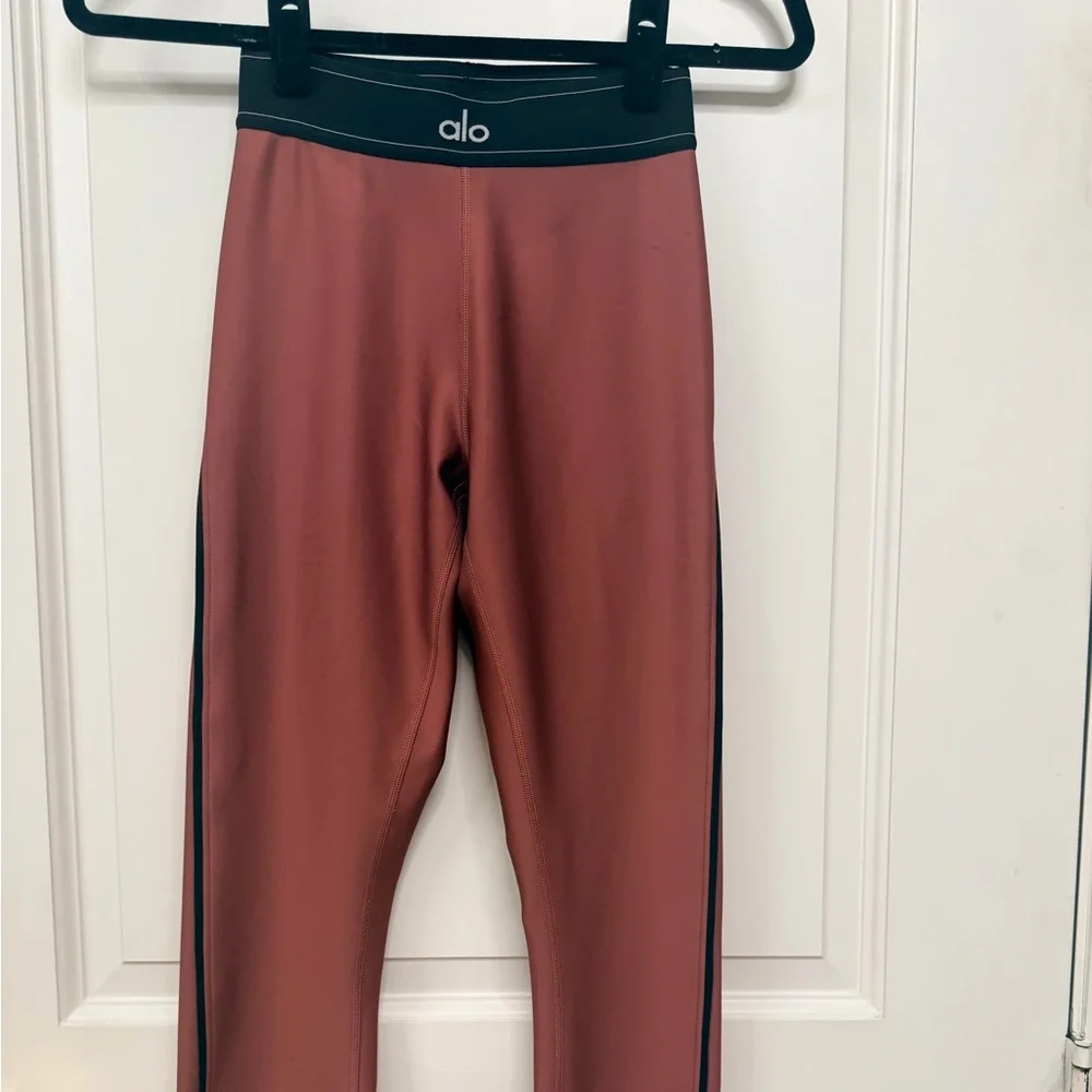 ALO Yoga Rust Red High-Waist Leggings with Black Waistband